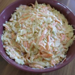 Salata s kupusom i šargarepom (Coleslaw)